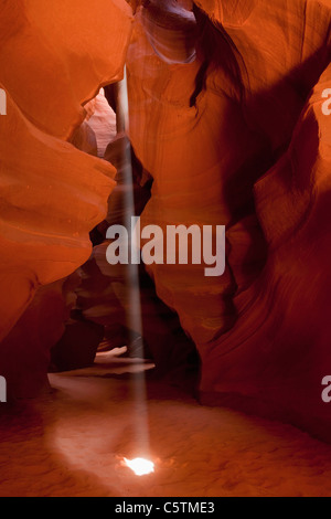 Stati Uniti d'America, Arizona, Superiore Antelope Canyon, raggi solari Foto Stock