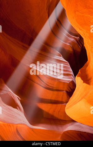 Stati Uniti d'America, Arizona, Superiore Antelope Canyon, raggi solari Foto Stock