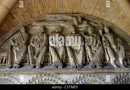 Sculture romaniche nel portico di Malmesbury Abbey, Wiltshire, Inghilterra, Regno Unito Foto Stock