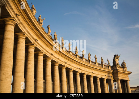 Italia, Roma, Piazza San Pietro, colonnati Foto Stock