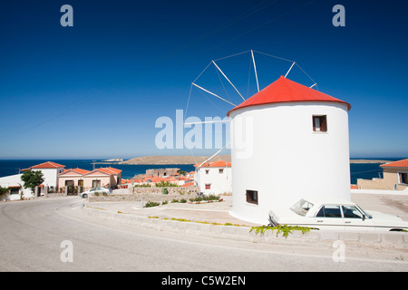 Una stoffa tradizionale navigato mulino trasformato in una casa a Sigri, su Lesbo, Grecia. Foto Stock