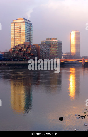 Vauxhall Bridge e della Millbank Tower - Londra Foto Stock