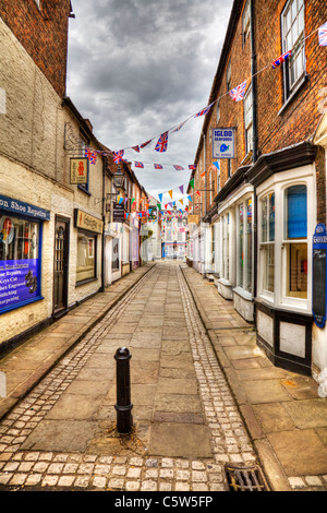 Louth, Lincolnshire, New Street con bunting e bandiere su strada, Louth Lincolnshire UK, Louth UK, Louth Lincolnshire, Louth Town Center, città Foto Stock