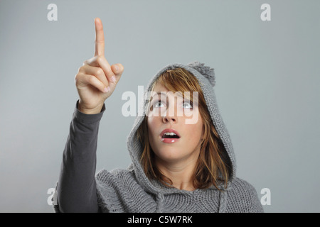 La donna rivolta verso l'alto, ritratto Foto Stock