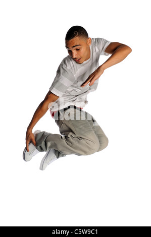 Giovane americano africano hip hop dancer jumping isolate su sfondo bianco Foto Stock