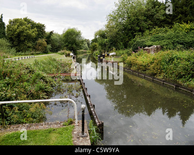 Garston Turf blocco unilaterale, Kennet and Avon Canal, Berkshire, Regno Unito - 1 Foto Stock