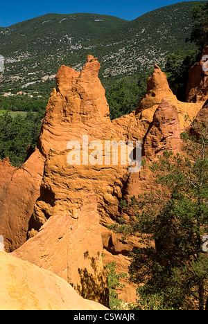 Francia, Provenza, Colorado provenzale, Camini di Fata Foto Stock