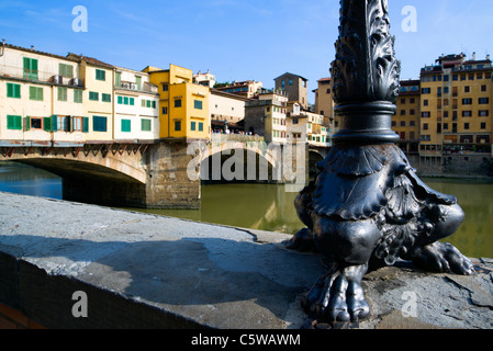 L'Italia, Firenze Ponte Vecchio, lampada stand di via la luce in primo piano Foto Stock