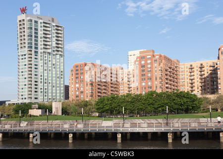 Riqualificazione del waterfront compresi i W Hotels W Hoboken e 333 River Street di Hoboken, New Jersey. Foto Stock