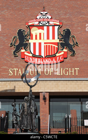 Sunderland piede palla crest del club presso lo stadio di luce, Tyne and Wear, North East England, Regno Unito Foto Stock