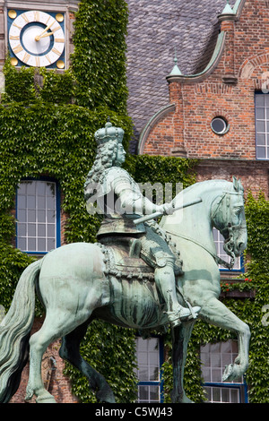 In Germania, in Renania del nord-Westfalia, Duesseldorf, il Municipio, la statua equestre di Jan Wellem Foto Stock