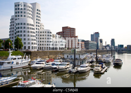 In Germania, in Renania del nord-Westfalia, Duesseldorf, vista del porto di media Foto Stock