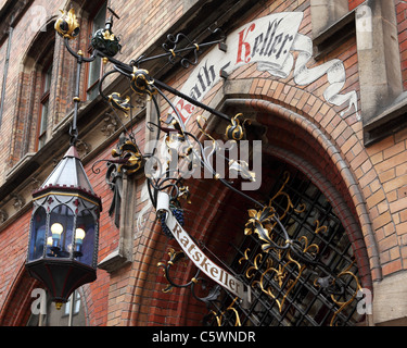 Il Ratskeller nel centro di Monaco di Baviera, Germania. Foto Stock