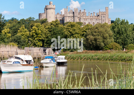 Castello di Arundel sul fiume Arun West Sussex England Foto Stock