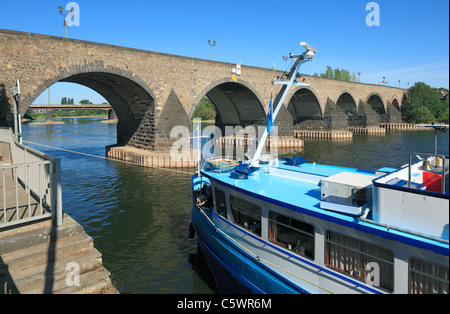 Balduinbruecke, Moselbruecke zwischen der Altstadt und Luetzel di Coblenza, Renania-Palatinato Foto Stock