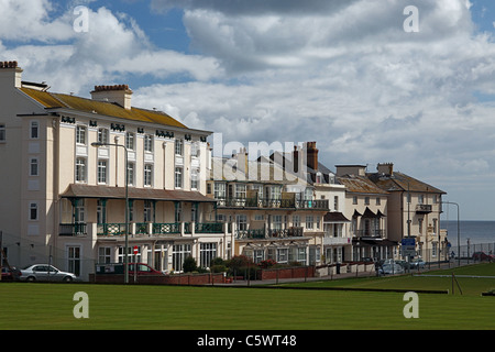 Elegante Regency stili architettonici sulla strada della stazione a Sidmouth, nel Devon, Inghilterra, Regno Unito Foto Stock