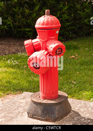 Close-up di un rosso francese strada idrante di fuoco Foto Stock