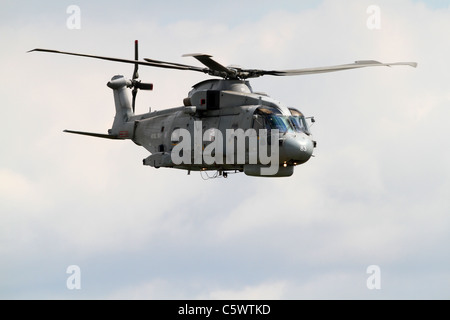 MERLIN HM1 ELICOTTERO ROYAL NAVY'S 824 NAS 02 Luglio 2011 Foto Stock