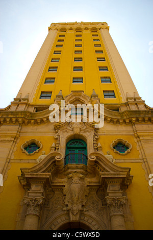 Una vista della storica Freedom Tower in Miami Florida, spesso considerata la Ellis Island della Florida Foto Stock