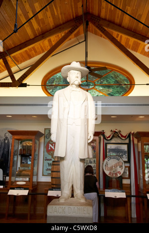 Originale di jack daniel statua all'interno del centro visitatori jack daniels distillery Lynchburg , Tennessee , Stati Uniti Foto Stock