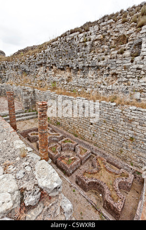 Peristilio nella casa di Cantaber villa vicino al muro difensivo in Conimbriga, romane meglio conservate rovine della città in Portogallo. Foto Stock