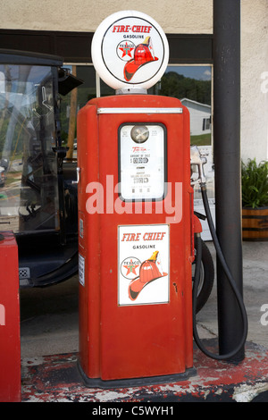 Vecchio e storico benzina pompe per gas a Lynchburg centro di benvenuto , Tennessee , Stati Uniti Foto Stock