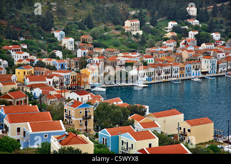 Vista parziale del pittoresco villaggio di Kastellorizo (o 'Meghisti') isola, Dodecaneso, Grecia Foto Stock