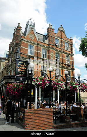 Il Camden testa casa di pubblico passaggio di Camden Islington Londra Inghilterra REGNO UNITO Foto Stock