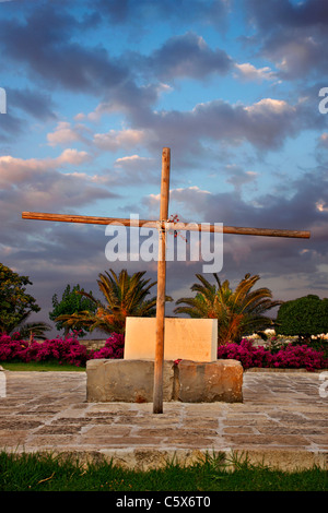 La tomba di Nikos Kazantzakis (famoso scrittore greco) sul bastione Martinengo, città di Heraklion, Creta, Grecia. Foto Stock