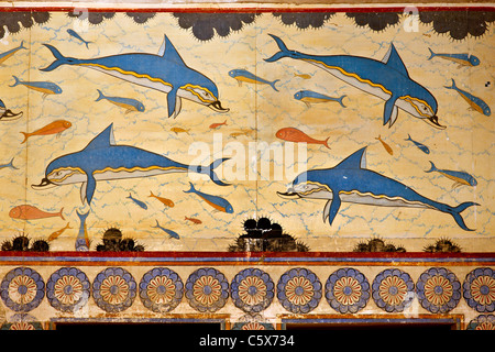 I Delfini affresco del Queen's Megaron presso il palazzo minoico di Cnosso, Heraklion, Creta, Grecia Foto Stock