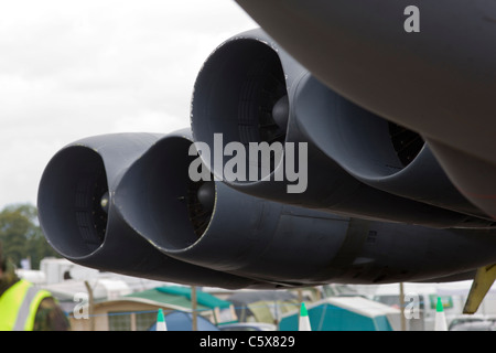 Chiusura del getto della turbina del motore aspira aria su USAF B52 bombardiere B-52 Foto Stock