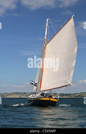 Una tradizionale barca a vela nella Baia, evento marittimo, DOUARNENEZ, (Brittany, Francia). Foto Stock
