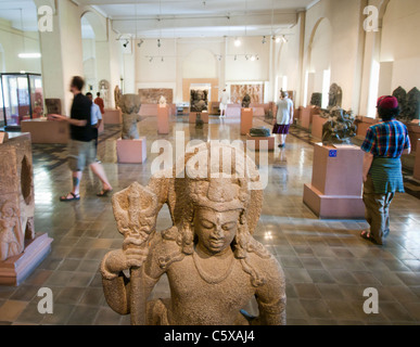 La galleria di scultura all'interno di Chhatrapati Shivaji Maharaj Vastu Sangrahalaya museum di Mumbai India Foto Stock