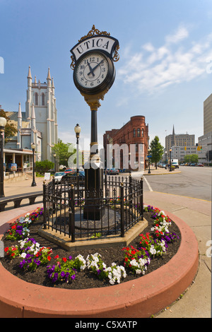 Genesee Street nel centro di Utica New York Foto Stock