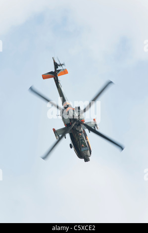 Royal Netherlands Air Force Boeing AH-64D Apache Q-17 elicottero d'assalto da 301 Squadrone Gilze-Rijen visualizza a 2011 RIAT Foto Stock