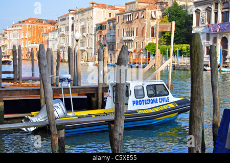 Barca di polizia Venezia Italia Europa Foto Stock