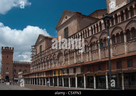 Portici di Piazza Trento e Trieste a Ferrara, Italia settentrionale Foto Stock