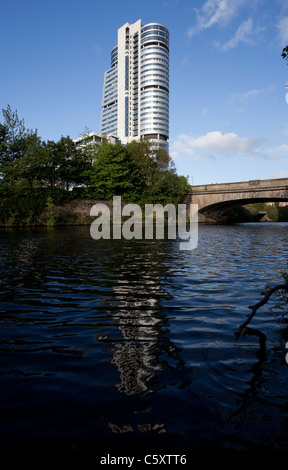 Bridgewater Place, soprannominato il Dalek, è un ufficio e residenziale sviluppo grattacielo a Leeds, West Yorkshire. Foto Stock