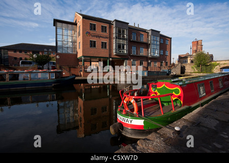 Moderni edifici dal fiume Aire a Leeds, parte della Riqualificazione del waterfront. Foto Stock