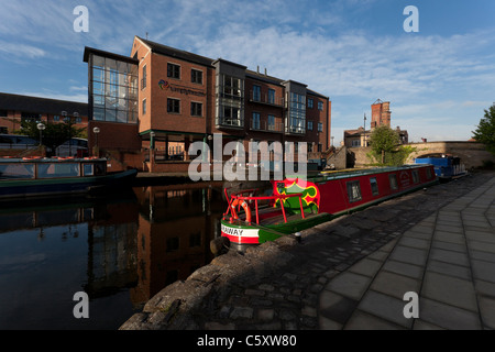 Moderni edifici dal fiume Aire a Leeds, parte della Riqualificazione del waterfront. Foto Stock