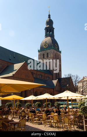 Terrazze e caffetterie, Città Vecchia, Riga, Lettonia Foto Stock