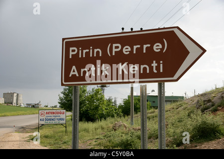 Il segno per la città antica di Perre vicino Adiyaman, Turchia Foto Stock