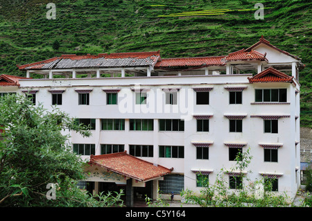 Terremoto del Sichuan danni su un hotel a più piani edificio. Sichuan, in Cina. Foto Stock
