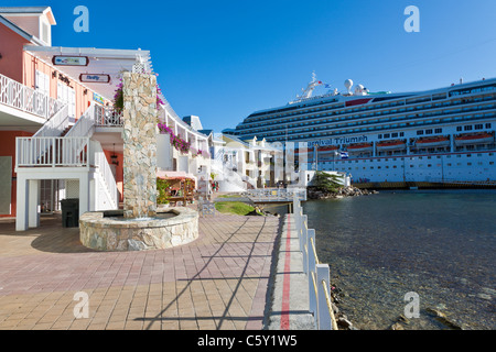 Centro città cruise port e negozi al foro Coxen sull isola di Roatan in Honduras Foto Stock