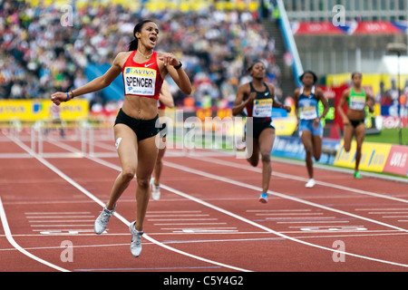 Kaliese Spencer vincere 400m Ostacoli alla gara di Aviva London Grand Prix, il Crystal Palace di Londra. Agosto 2011 Foto Stock