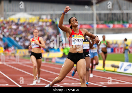 Kaliese Spencer vincere 400m Ostacoli alla gara di Aviva London Grand Prix, il Crystal Palace di Londra. Agosto 2011 Foto Stock