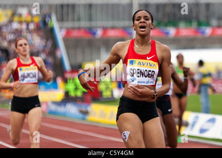 Kaliese Spencer vincere 400m Ostacoli alla gara di Aviva London Grand Prix, il Crystal Palace di Londra. Agosto 2011 Foto Stock