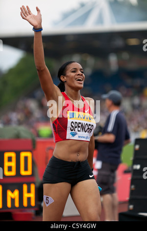 Kaliese Spencer vincere 400m Ostacoli alla gara di Aviva London Grand Prix, il Crystal Palace di Londra. Agosto 2011 Foto Stock