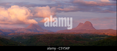 Canisp (L) e Suilven (R), Assynt, Sutherland, Highland, Scotland, Regno Unito. Foto Stock