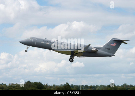 Stati Uniti Airforce Gulfstream IV C-20H Jet Executive 90-00300 decolla da RAF Fairford durante il 2011 RIAT Foto Stock